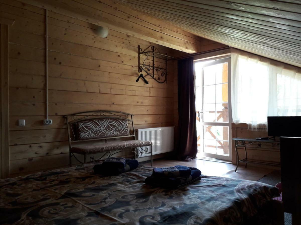 Садиба Гуцульський Двір Vorokhta Exterior photo