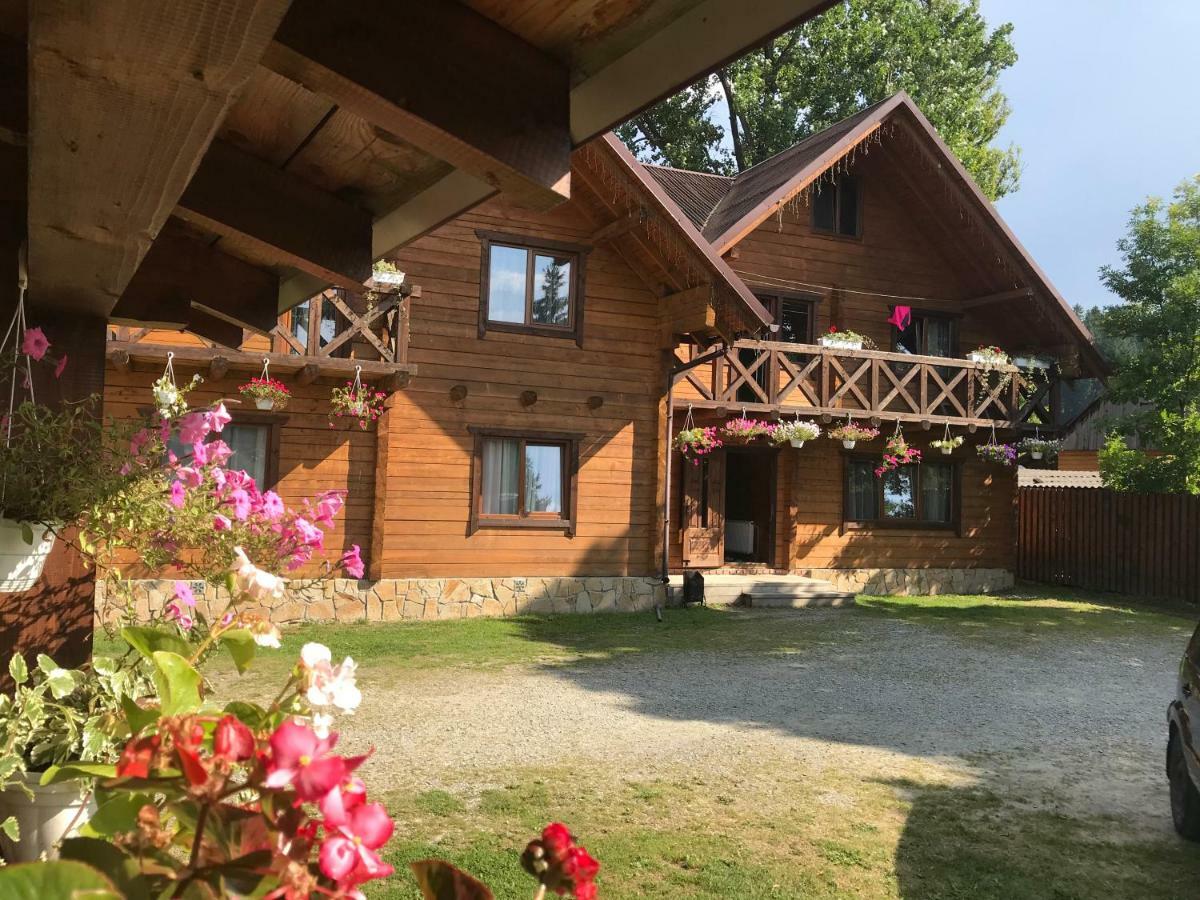 Садиба Гуцульський Двір Vorokhta Exterior photo
